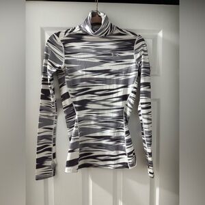 Under Armour Women's Gray and White Long Sleeve Top